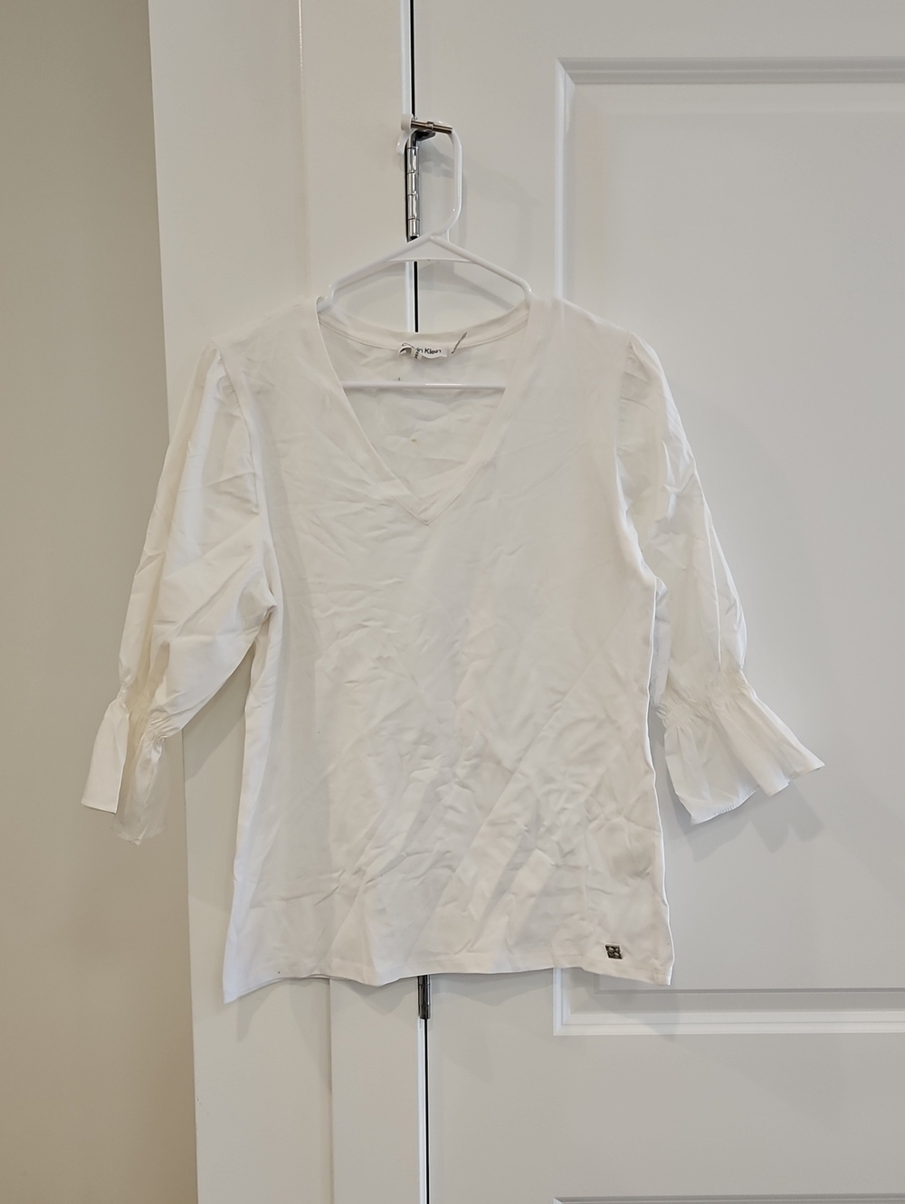 Calvin Klein White V-Neck 3/4 Sleeve Ruffle Cuff Top